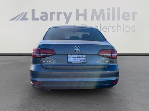 Used 2017 Volkswagen Jetta S image 4