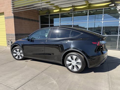 Used 2023 Tesla Model Y Long Range AWD/4WD image 5