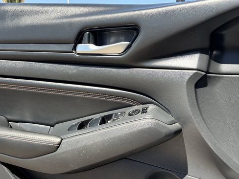 Used 2020 Nissan Altima 2.5 SR w/ Premium Package FWD image 23