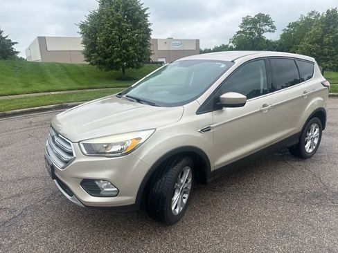 Used 2017 Ford Escape SE w/ SE Cold Weather Package AWD/4WD image 4