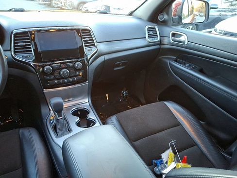 Used 2020 Jeep Grand Cherokee Altitude image 16