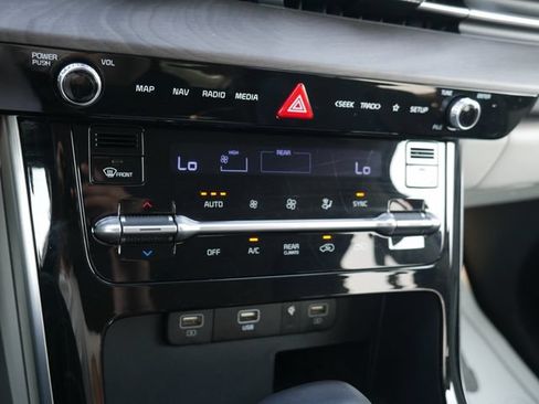 Used 2024 Kia Carnival EX FWD image 47