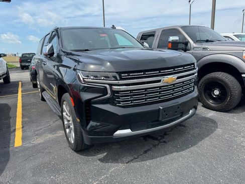 Used 2023 Chevrolet Suburban Premier AWD/4WD image 2