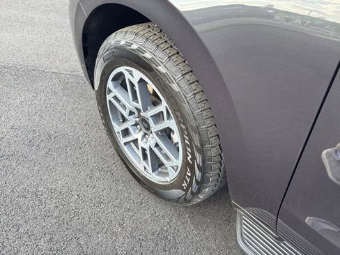 Used 2025 Ford Expedition Max Active AWD/4WD image 4