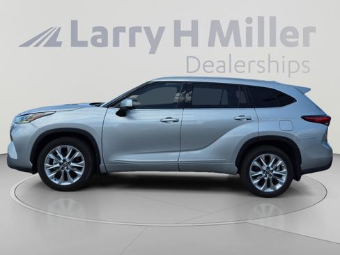 Used 2023 Toyota Highlander Limited AWD/4WD image 2