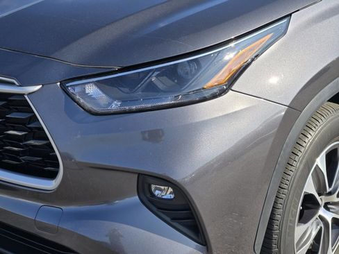 Used 2023 Toyota Highlander XLE image 8