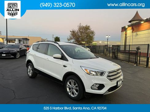 Used 2018 Ford Escape SE FWD image 3