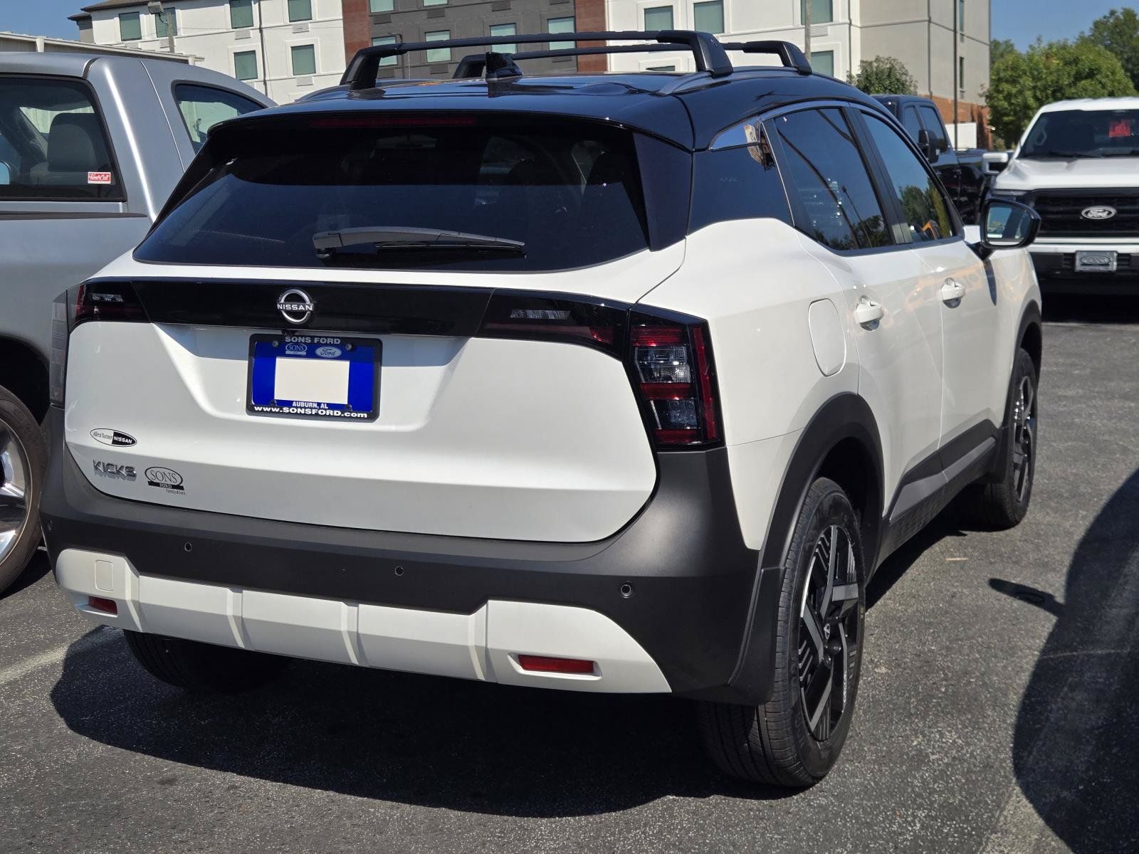Used 2026 Nissan Kicks SV w/ Cold Weather Package FWD image 5