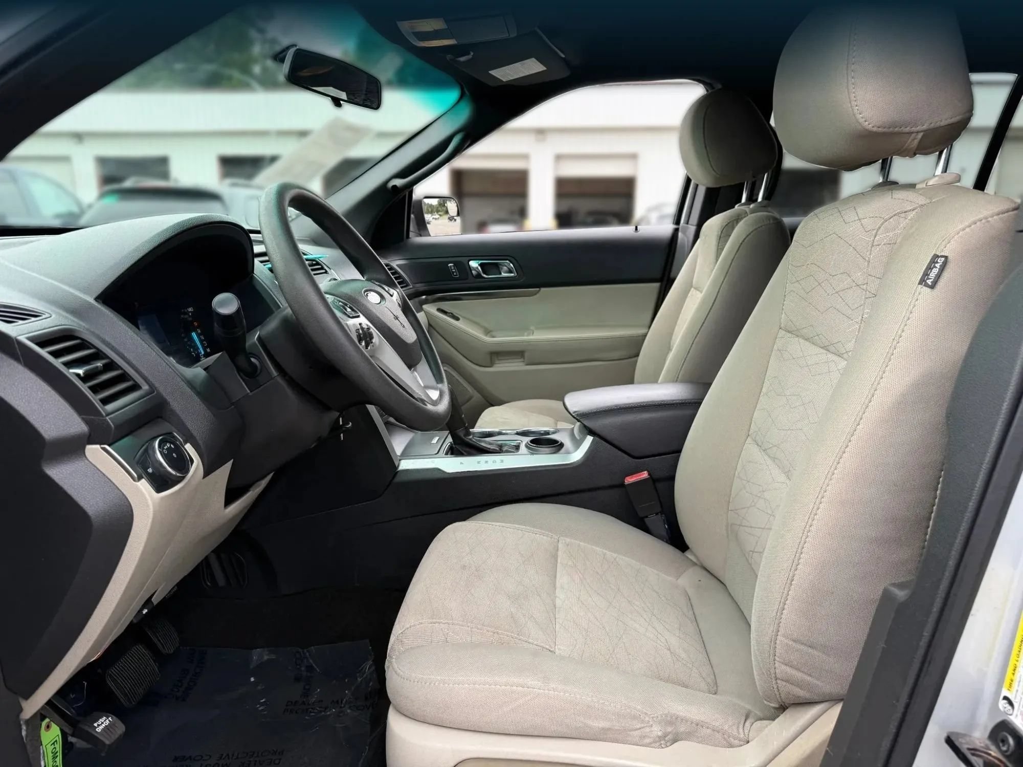 Used 2015 Ford Explorer FWD image 2