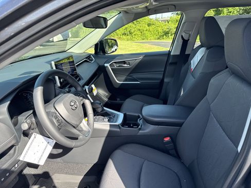 New 2025 Toyota RAV4 XLE w/ Convenience Package AWD/4WD image 13