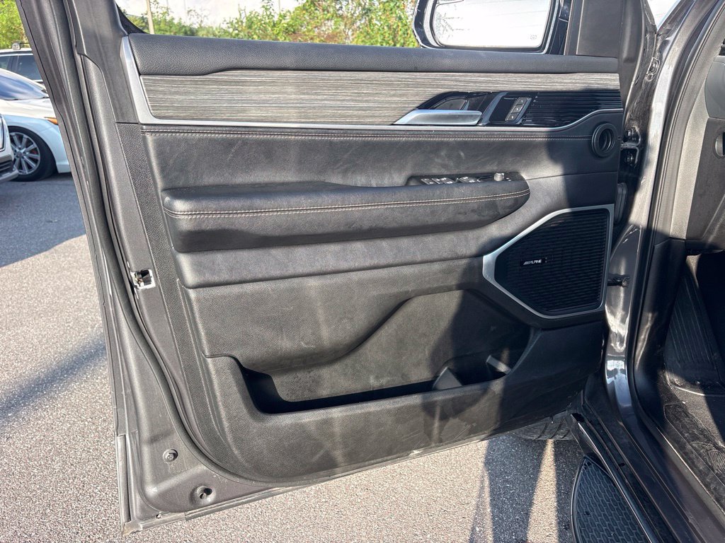 Used 2024 Jeep Wagoneer Series III AWD/4WD image 11