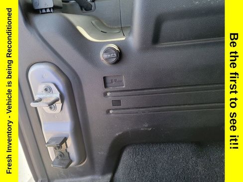 Used 2018 Jeep Wrangler Unlimited Sport S AWD/4WD image 34