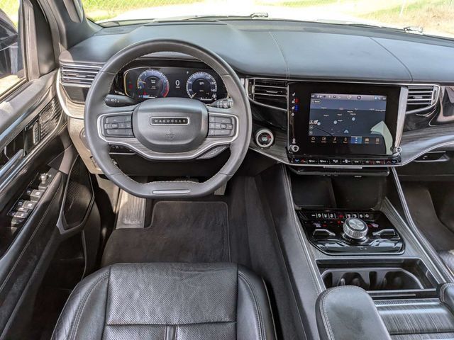 Used 2023 Jeep Wagoneer L Series III w/ Premium Group I AWD/4WD image 18