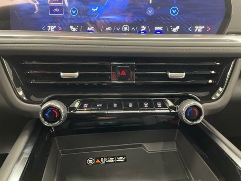 New 2026 Chevrolet Suburban Z71 w/ Comfort Package AWD/4WD image 6