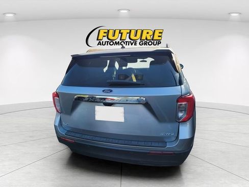 Used 2023 Ford Explorer XLT AWD/4WD image 4