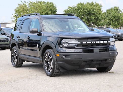 Used 2023 Ford Bronco Sport Outer Banks w/ Tech Package AWD/4WD image 4