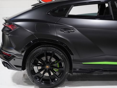 Used 2022 Lamborghini Urus AWD/4WD image 23