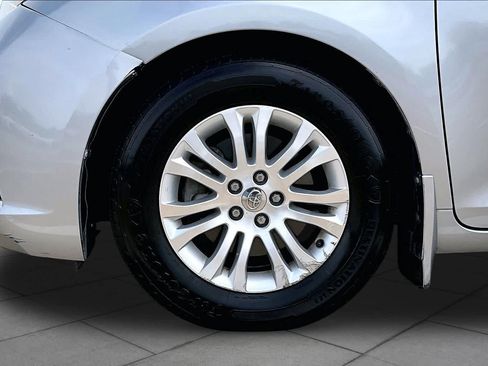 Used 2013 Toyota Sienna XLE FWD image 9