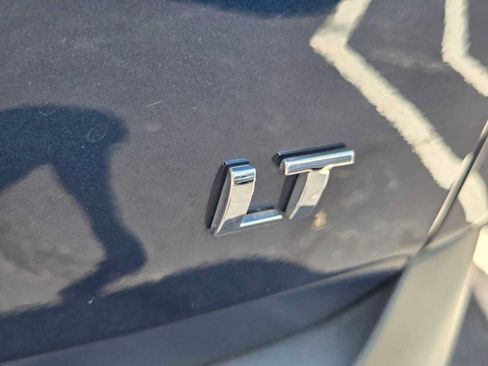 Used 2023 Chevrolet Traverse LT FWD image 13