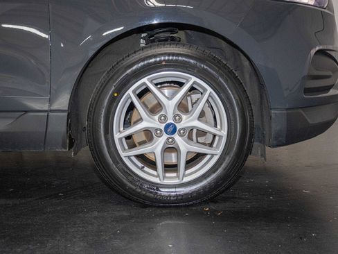 Used 2021 Ford Edge SE image 6