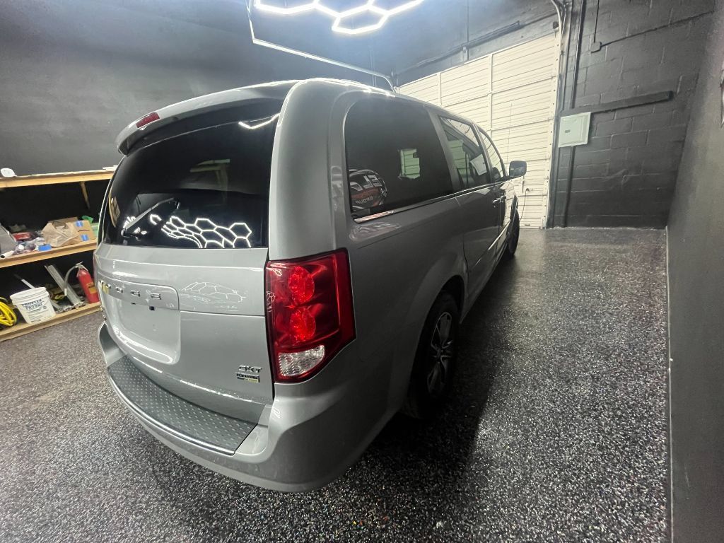 Used 2017 Dodge Grand Caravan SXT FWD image 4