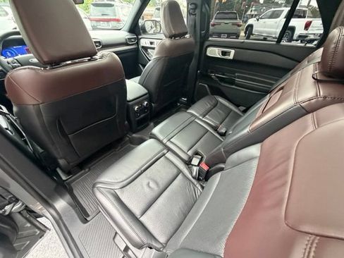 Used 2021 Ford Explorer Platinum w/ Equipment Group 601A AWD/4WD image 6
