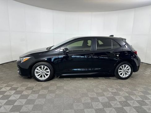 Used 2025 Toyota Corolla SE w/ SE Package FWD image 6