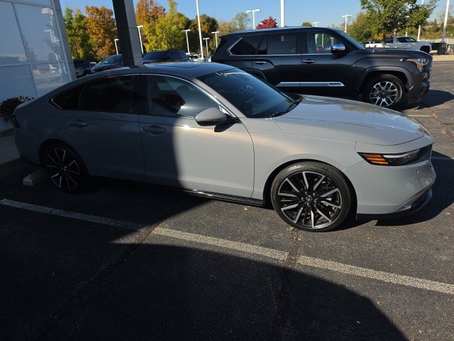 Used 2024 Honda Accord Touring image 2