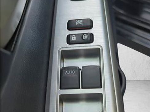 Used 2014 Toyota Camry SE FWD image 9