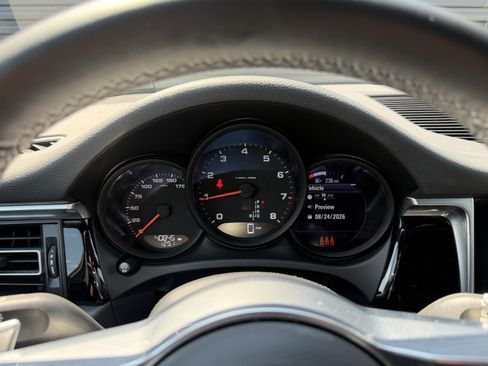 Used 2021 Porsche Macan AWD/4WD image 23