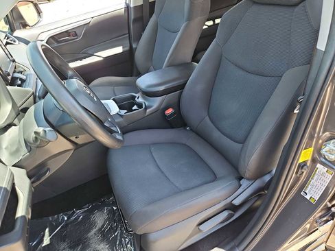 Used 2021 Toyota RAV4 LE w/ Carpet Mat Package (TMS) FWD image 16