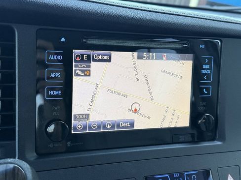 Used 2015 Toyota Sienna XLE Premium FWD image 11