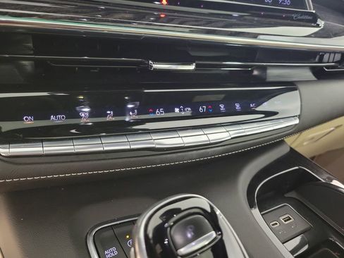 Used 2021 Cadillac Escalade Premium Luxury w/ Performance Package RWD image 29