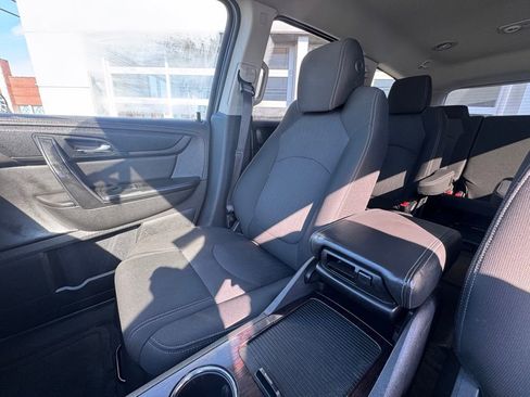 Used 2017 Chevrolet Traverse LT w/ Style and Technology Package image 22