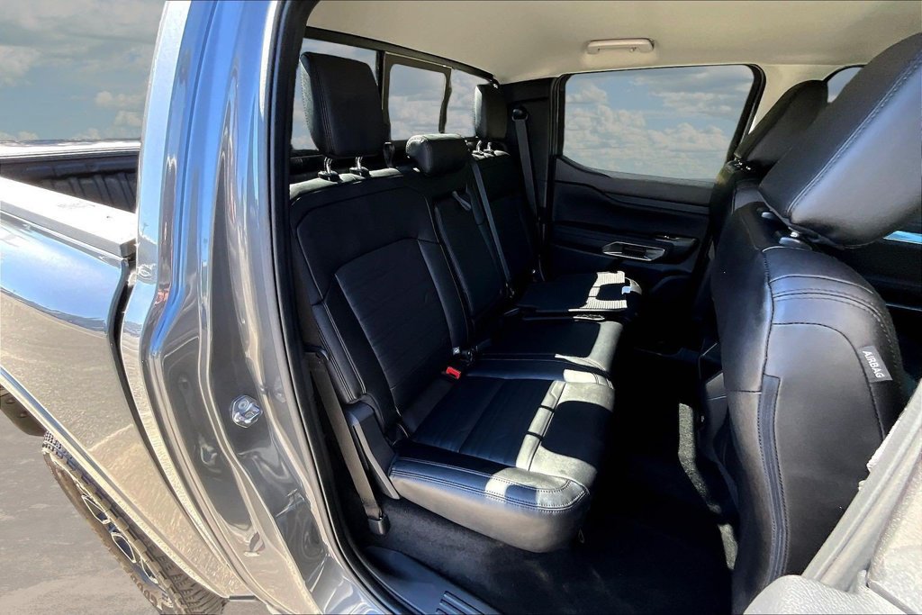 Used 2025 Ford Ranger Lariat w/ Black Appearance Package AWD/4WD image 28