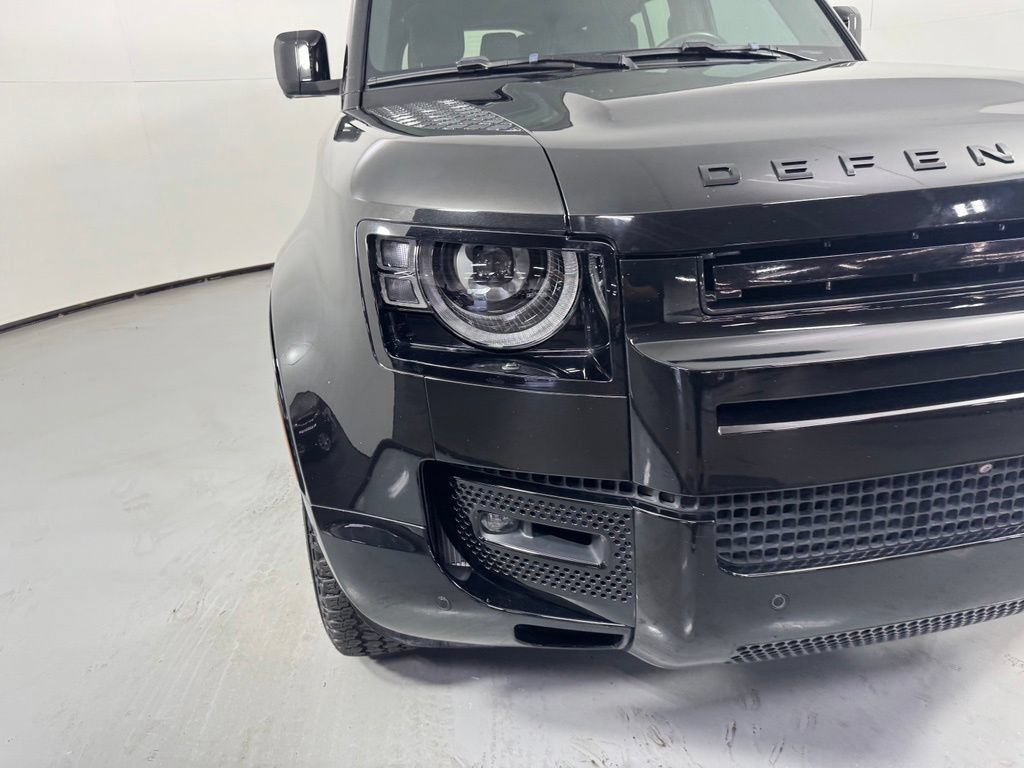 Used 2024 Land Rover Defender 130 X-Dynamic SE AWD/4WD image 3