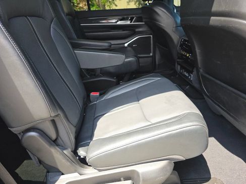 Used 2022 Jeep Wagoneer Series III w/ Flexible Seating Group RWD image 18