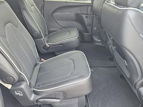 New 2026 Chrysler Pacifica Limited w/ S Appearance Package image 15