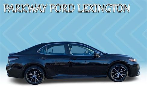 Used 2022 Toyota Camry SE image 7