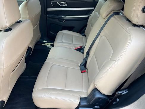 Used 2017 Ford Explorer XLT FWD image 23