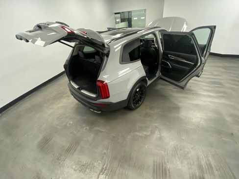 Used 2022 Kia Telluride SX w/ SX Prestige Package image 47