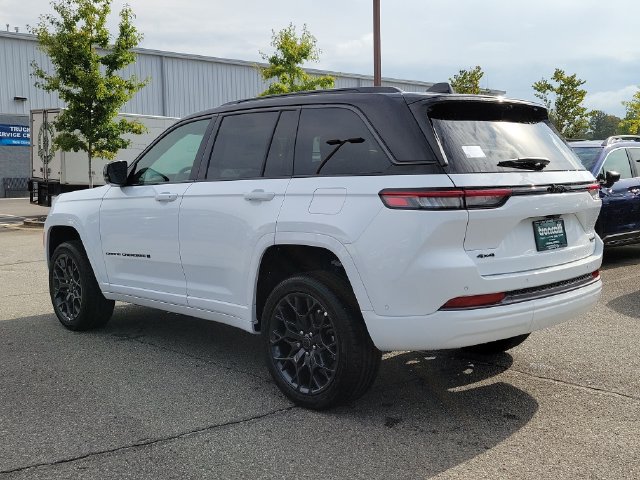 New 2027 Jeep Grand Cherokee Summit w/ Adv Protech Group IV AWD/4WD image 4