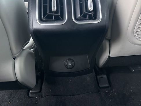 Used 2025 Kia Sorento S image 29