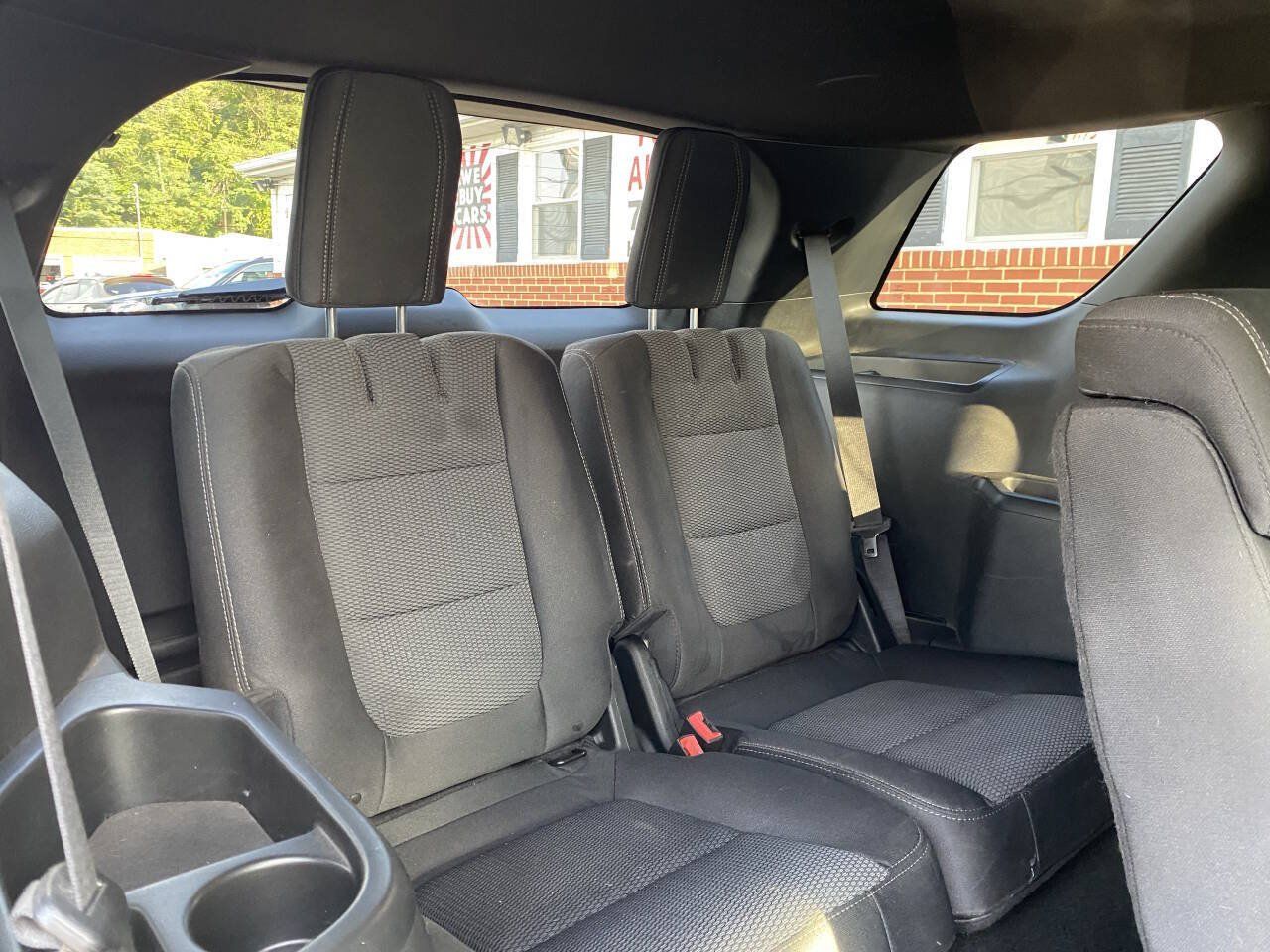 Used 2018 Ford Explorer XLT w/ Equipment Group 201A AWD/4WD image 23