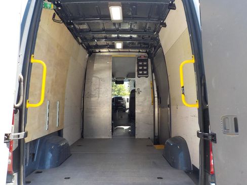 Used 2018 Mercedes-Benz Sprinter 2500 image 22
