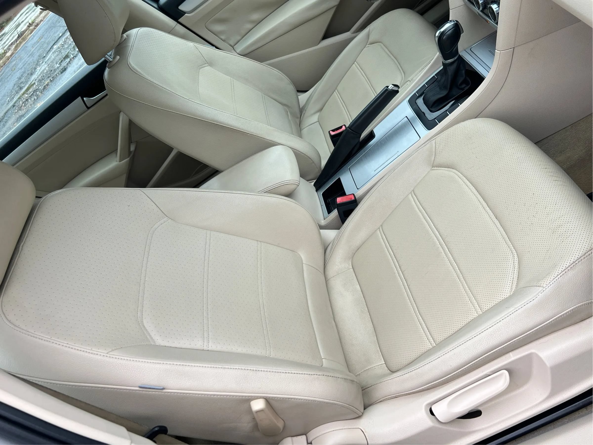 Used 2012 Volkswagen Passat TDI SE FWD image 20