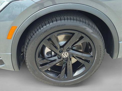 Used 2023 Volkswagen Tiguan SE R-Line FWD image 25