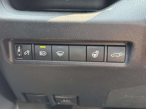 Used 2020 Toyota RAV4 XLE Premium AWD/4WD image 29