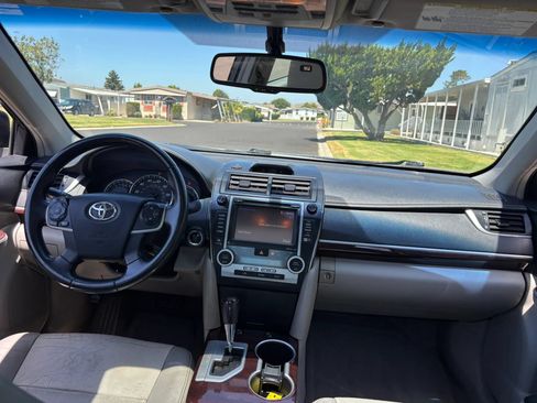 Used 2014 Toyota Camry XLE FWD image 13
