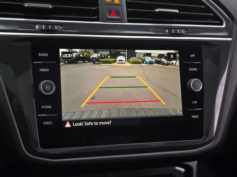 Used 2023 Volkswagen Tiguan SE R-Line AWD/4WD image 15